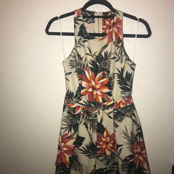 Floral straps back dress - Picture 2 of 3